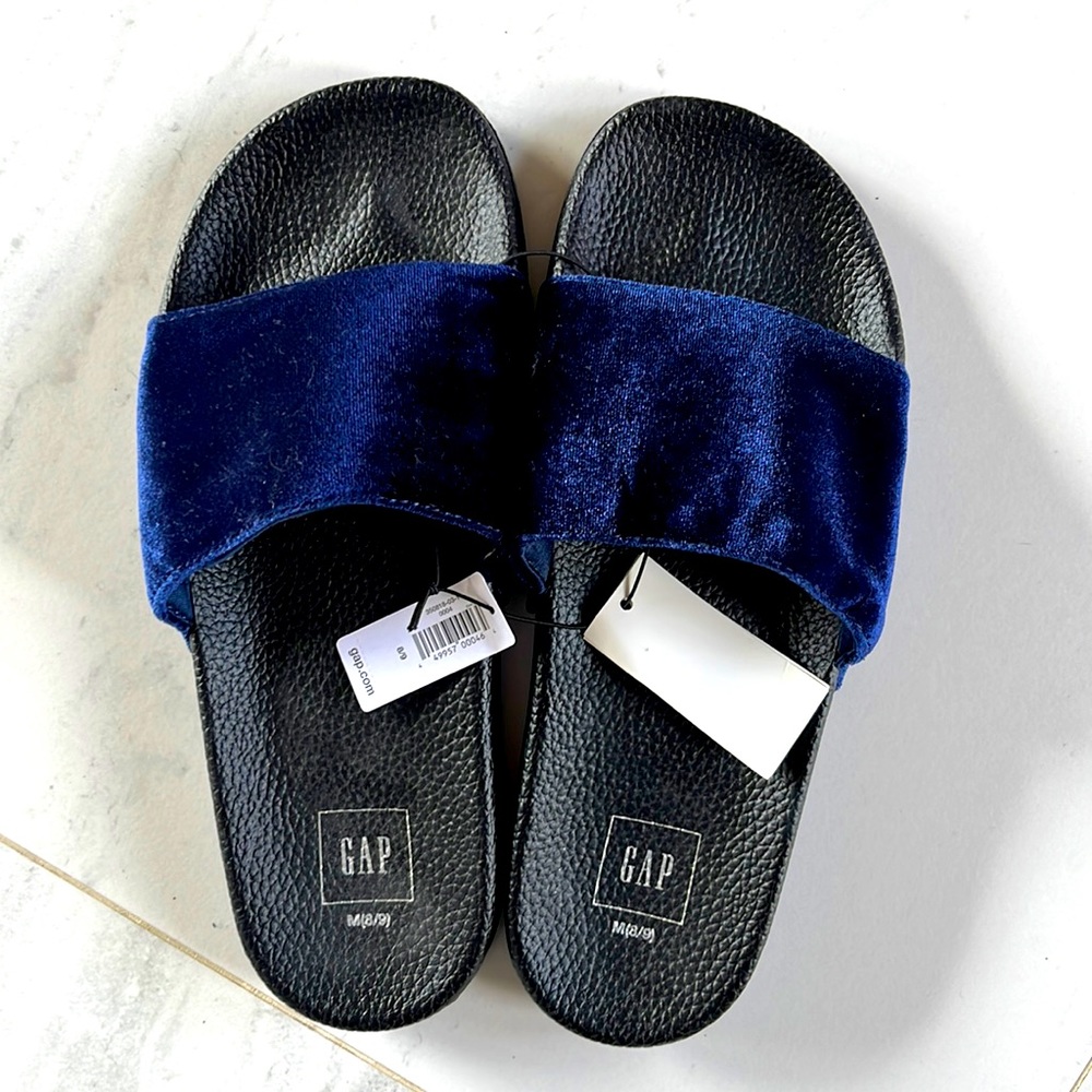 Gap velvety slides / flip flops